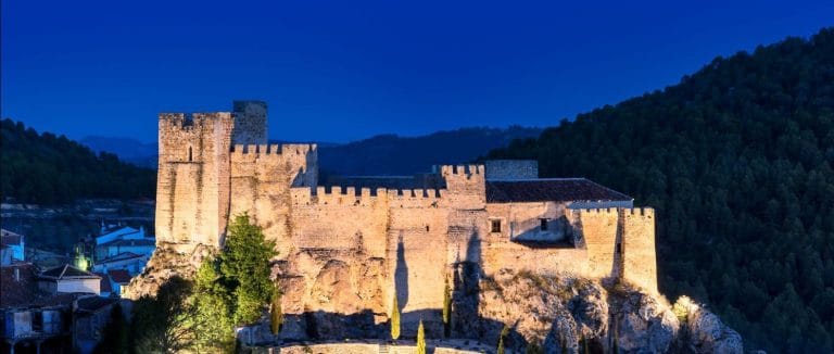Castillo de Yeste en Albacete, una fortaleza medieval con vistas panorámicas del entorno