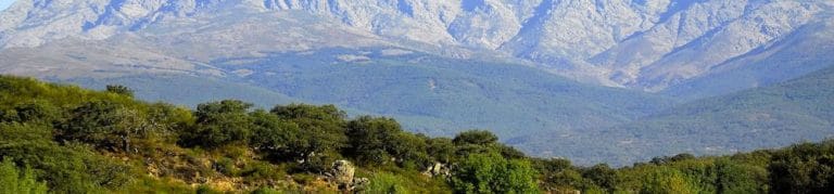 Vista de Lanzahíta en Ávila, un encantador pueblo rodeado de naturaleza en el valle del Tiétar.