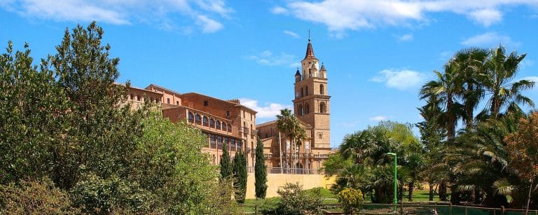 Vista de Calahorra en La Rioja, conocida por su catedral y su patrimonio histórico