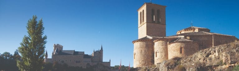 vista del camino de san frutos en segovia, una ruta de senderismo que lleva a la ermita de san frutos, con miradores y paisajes espectaculares.