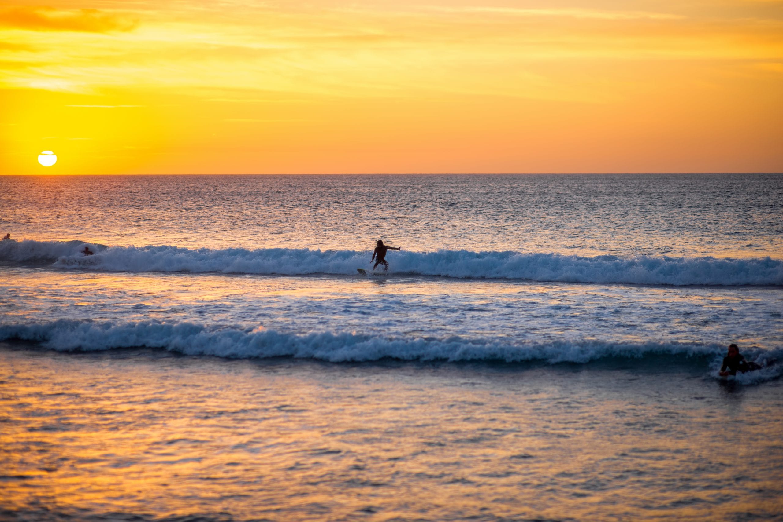 Lee más sobre el artículo PLAYA, TABLA O VELA – I