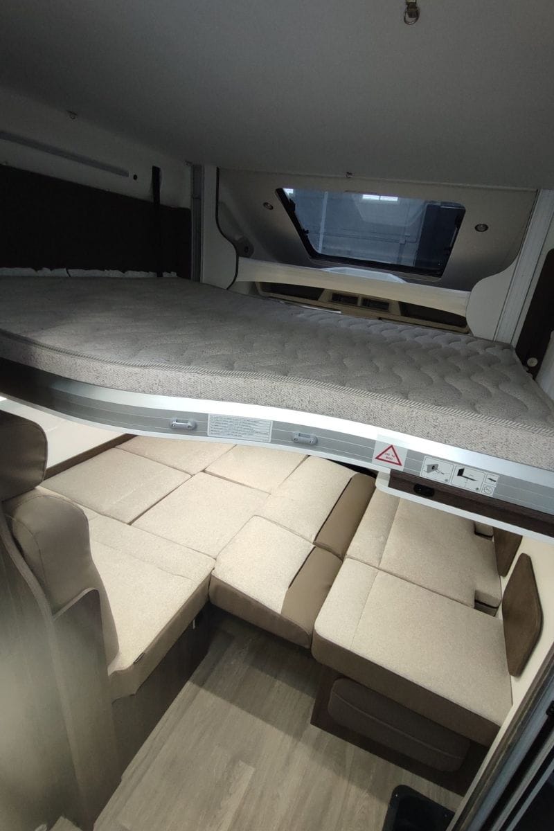 autocaravana perfilada de alquiler en sevilla benimar tessoro 483 2025