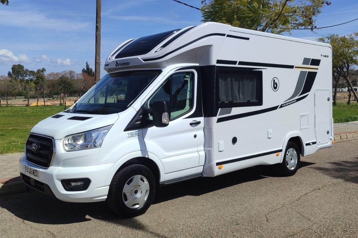 autocaravana perfilada de alquiler en sevilla benimar tessoro 483 2025
