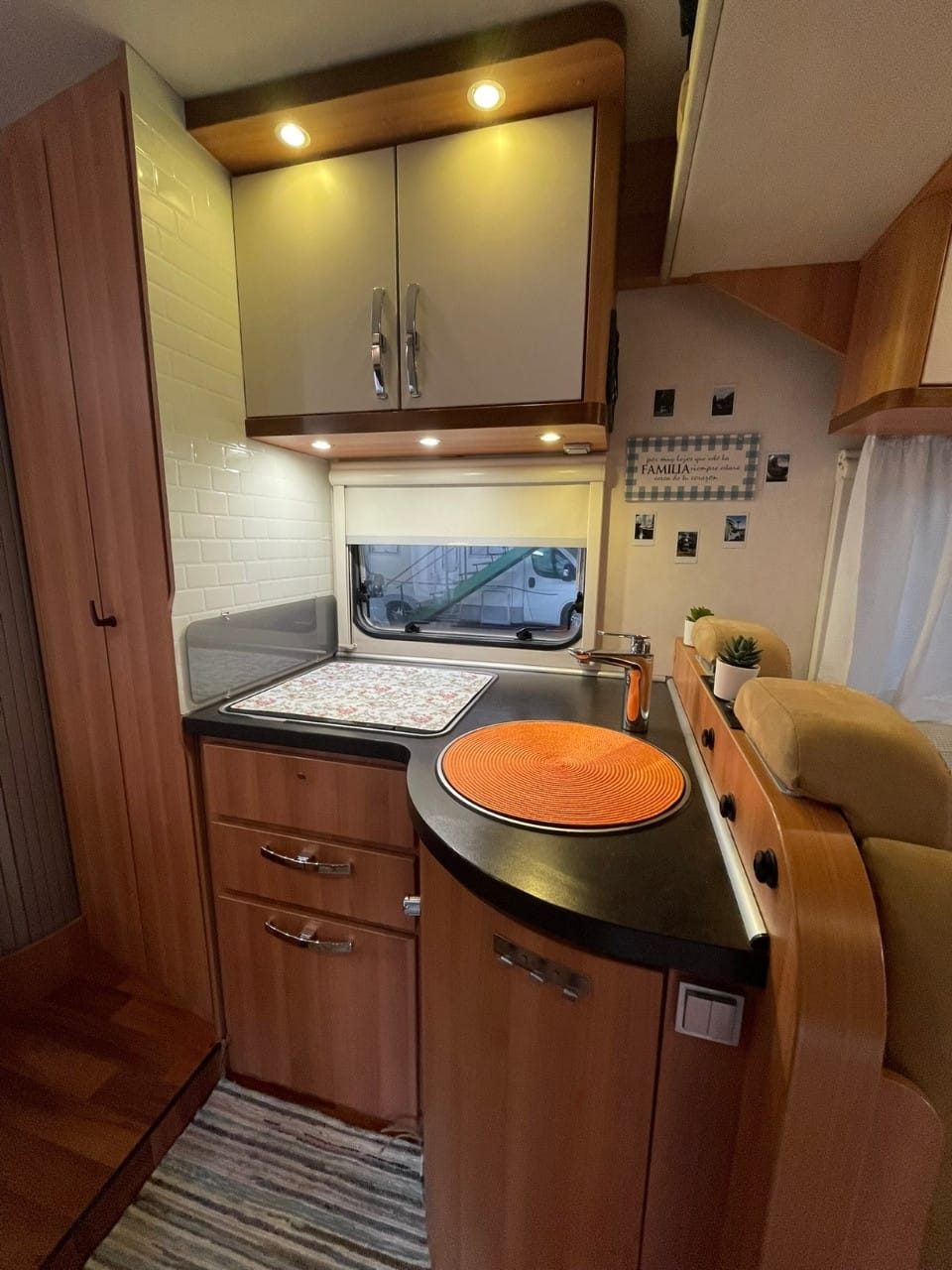 autocaravana perfilada de alquiler en barcelona hymer t654 2021