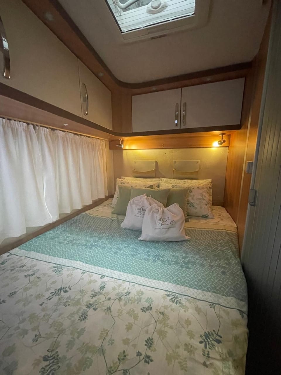 autocaravana perfilada de alquiler en barcelona hymer t654 2021