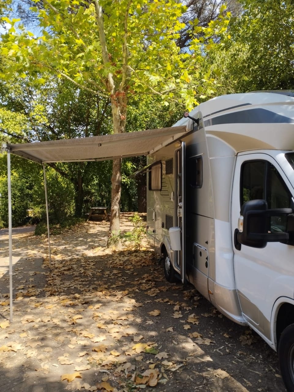 autocaravana perfilada de alquiler en barcelona hymer t654 2021