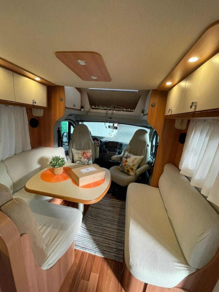 autocaravana perfilada de alquiler en barcelona hymer t654 2021