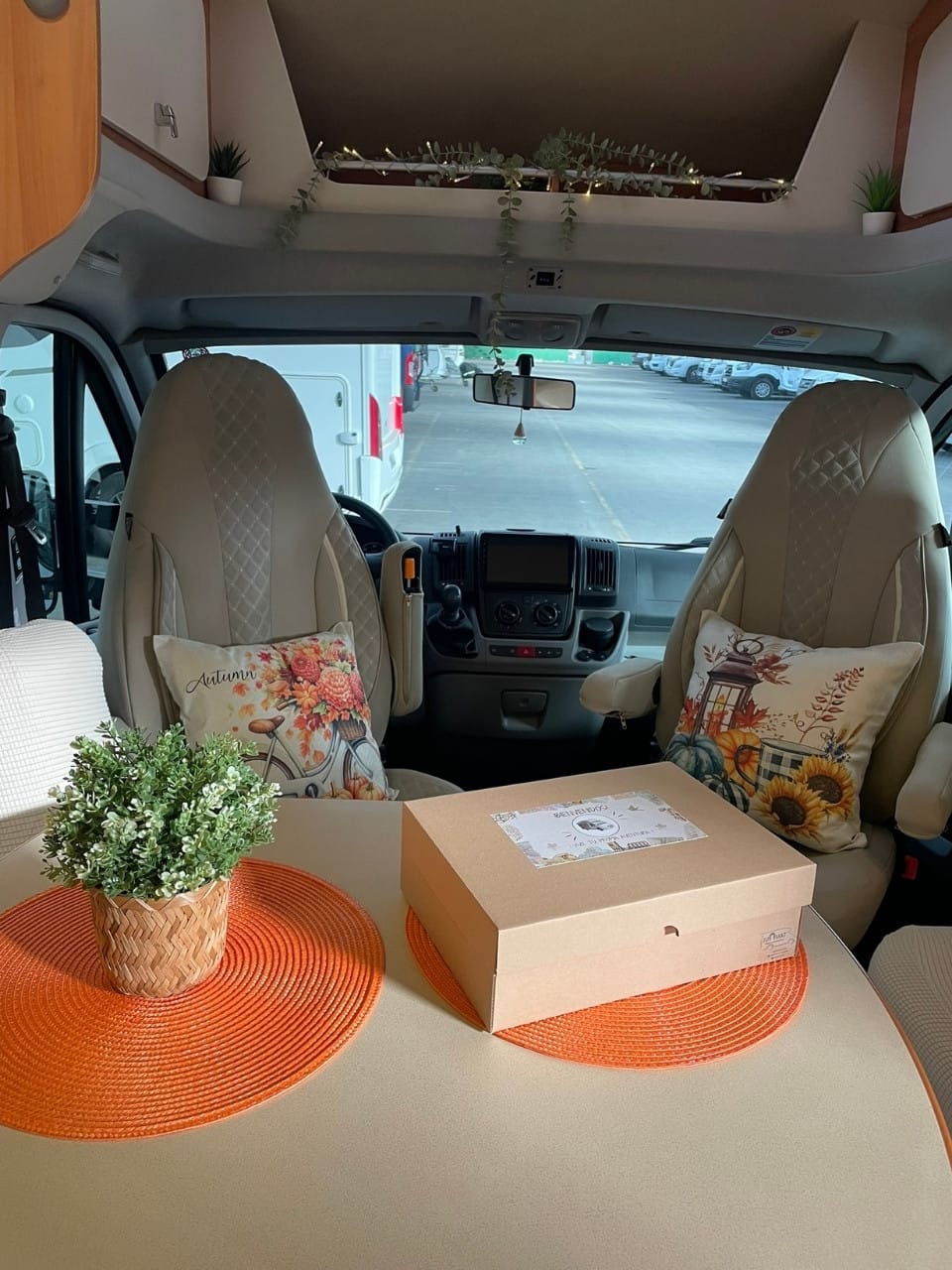 autocaravana perfilada de alquiler en barcelona hymer t654 2021