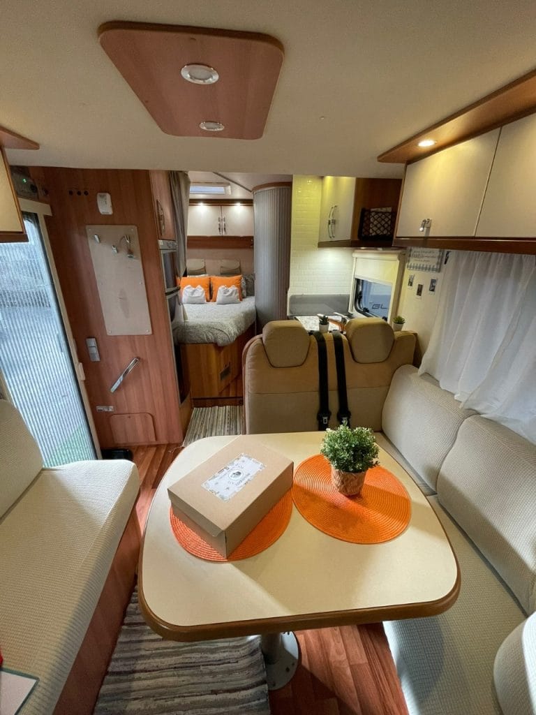 autocaravana perfilada de alquiler en barcelona hymer t654 2021