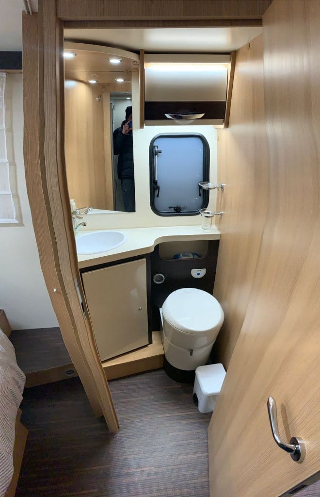autocaravana perfilada en alquiler en almeria mclouis mc4 281 2023