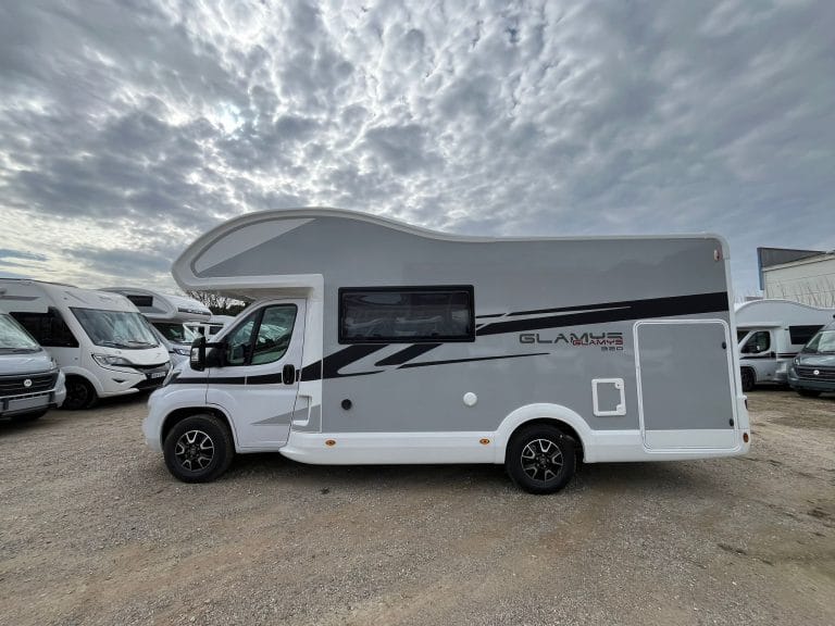Alquiler 6 plazas McLouis Glamys 320 en Barcelona