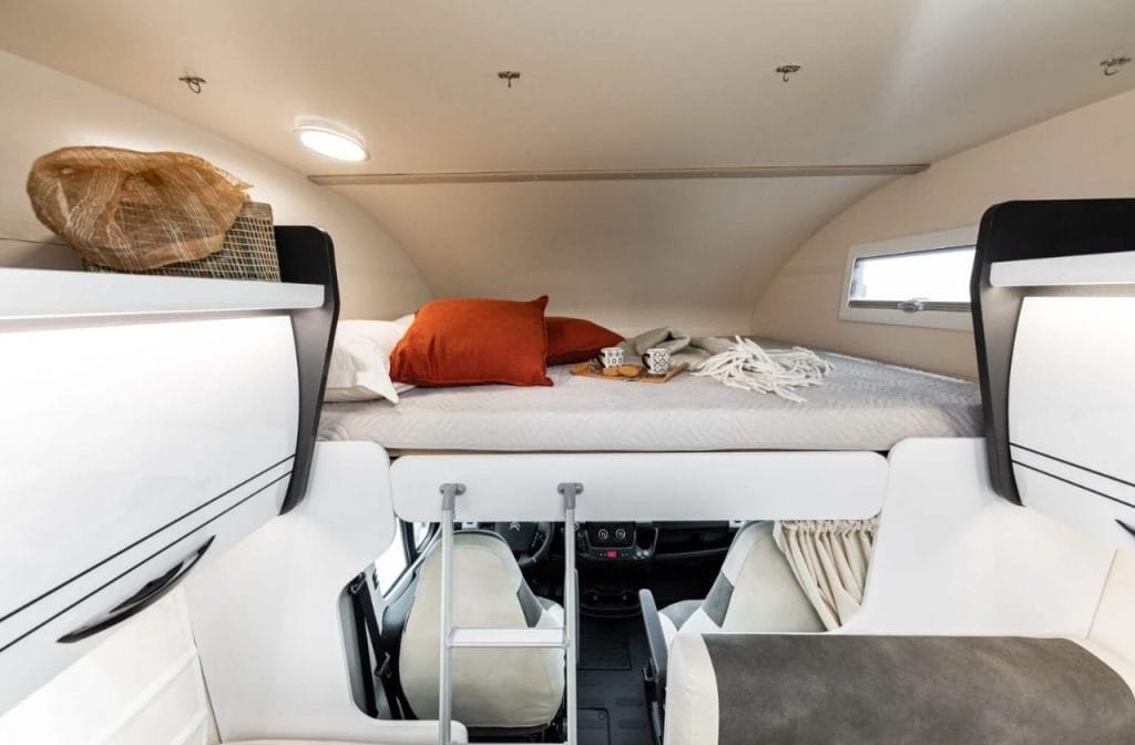 autocaravana capuchina de alquiler en lugo mclouis glamys 322 2025
