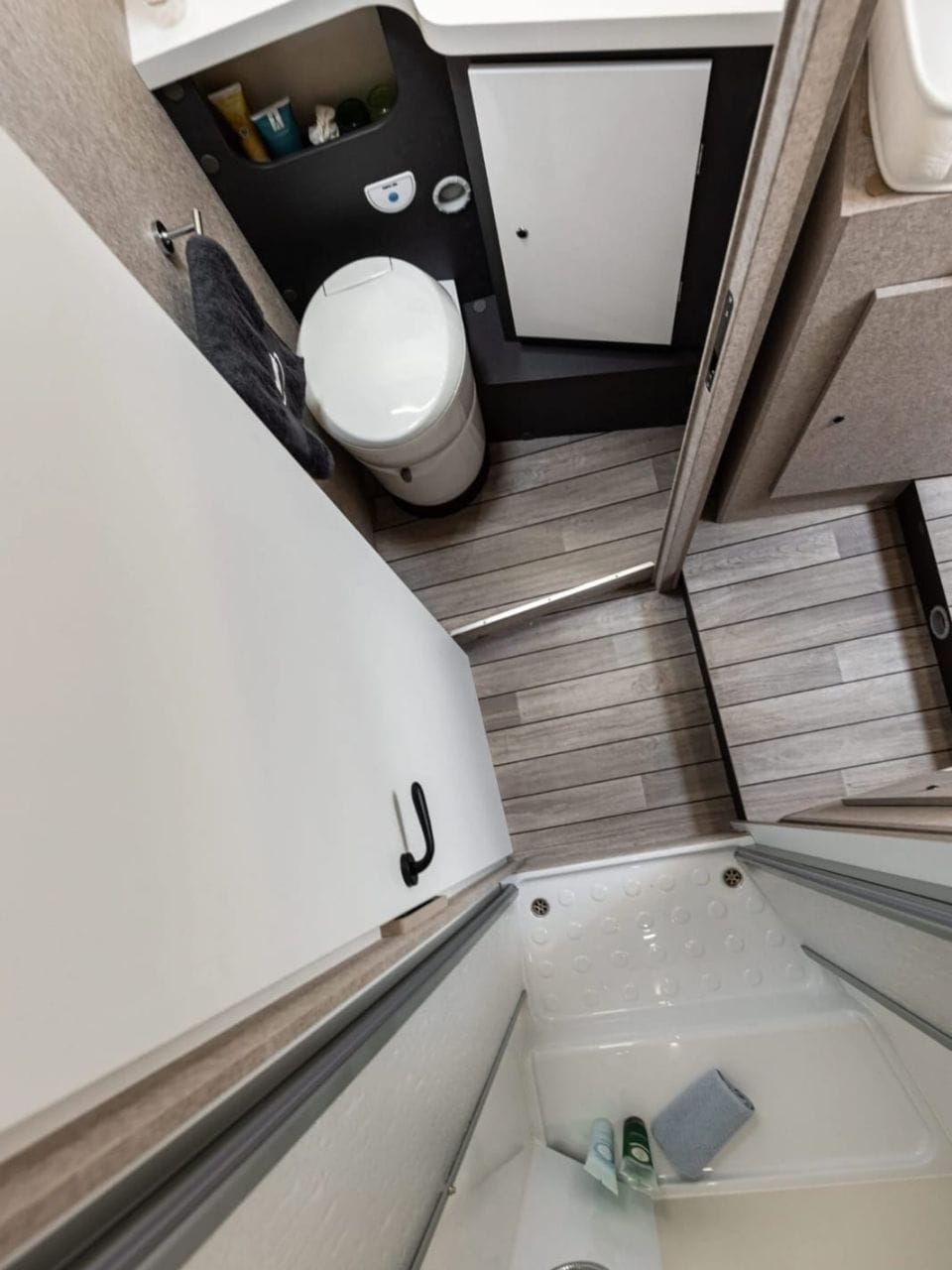 autocaravana capuchina de alquiler en lugo mclouis glamys 322 2025