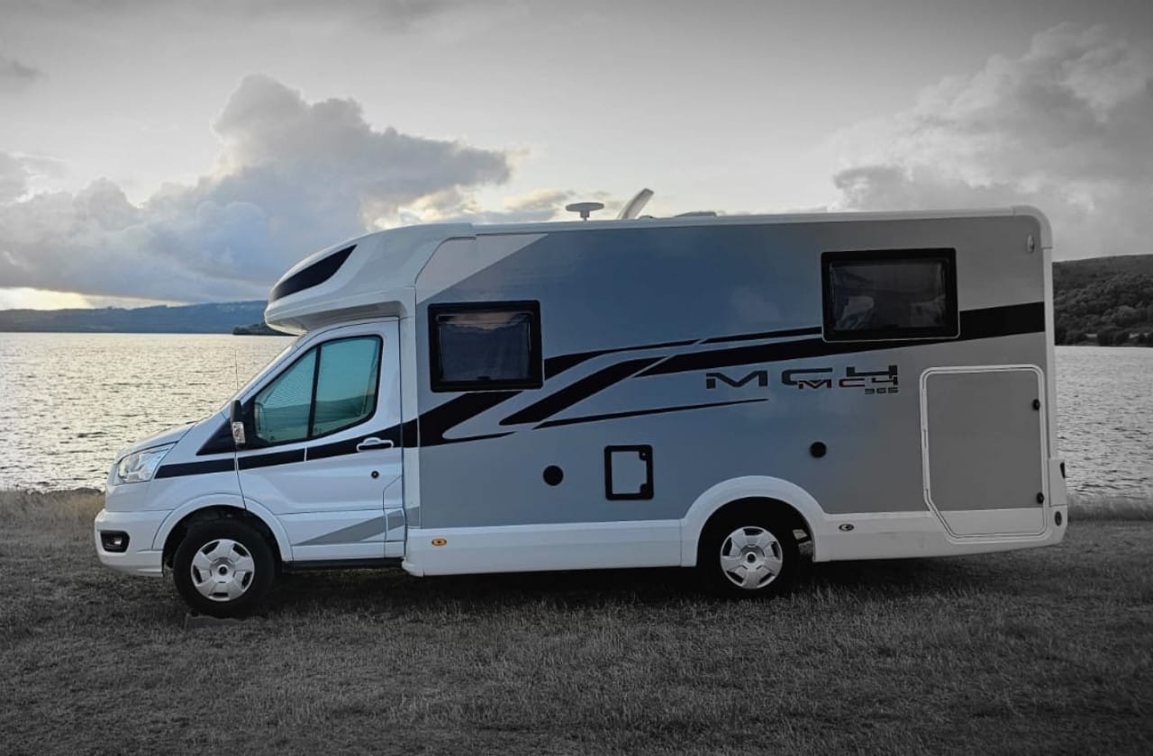 autocaravana perfilada de alquiler en lugo mclouis mc4 365 2025
