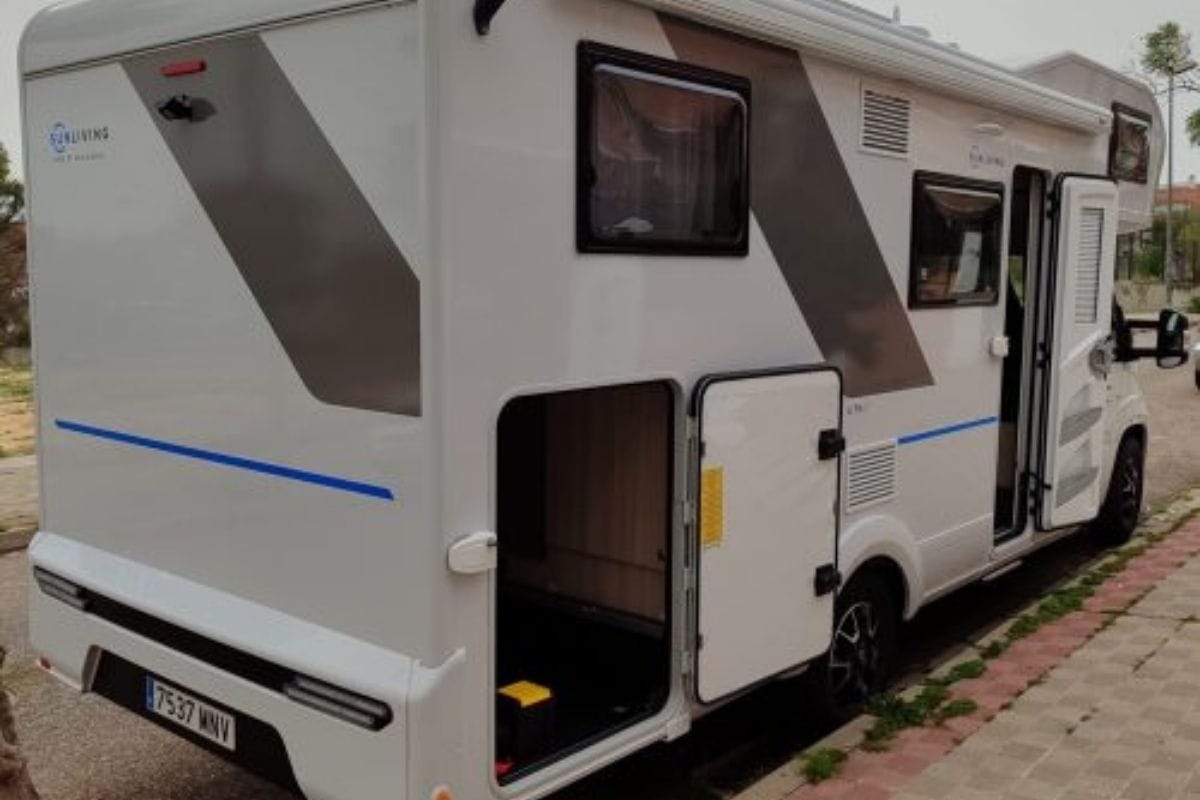 autocaravana capuchina de alquiler en granada sunliving a75 dp 2024