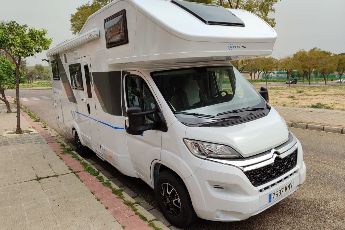 autocaravana capuchina de alquiler en granada sunliving a75 dp 2024