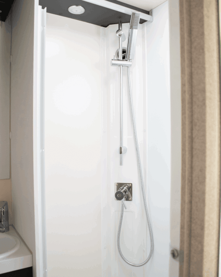 Alquiler 6 plazas McLouis Glamys 320 en Pontevedra