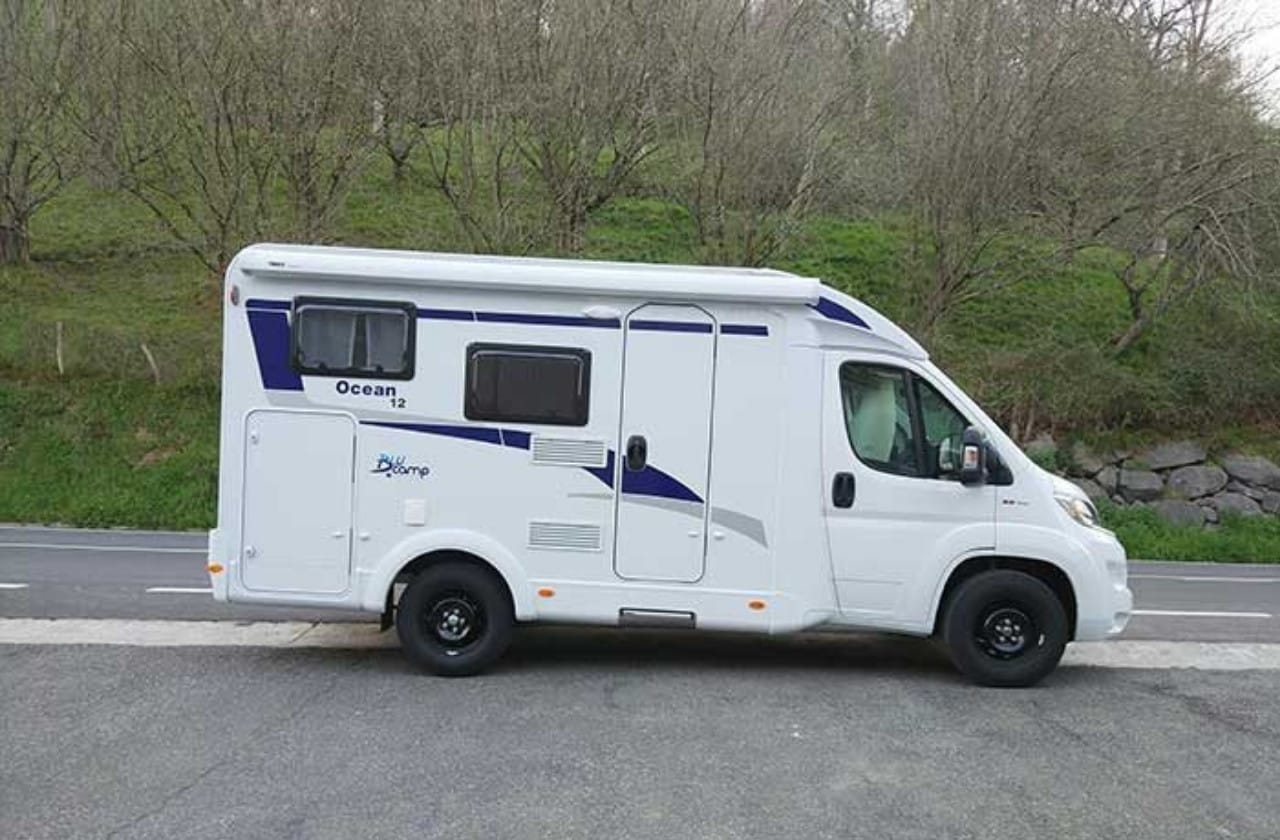 autocaravana perfilada de alquiler en guipuzcoa blucamp ocean 12 2024