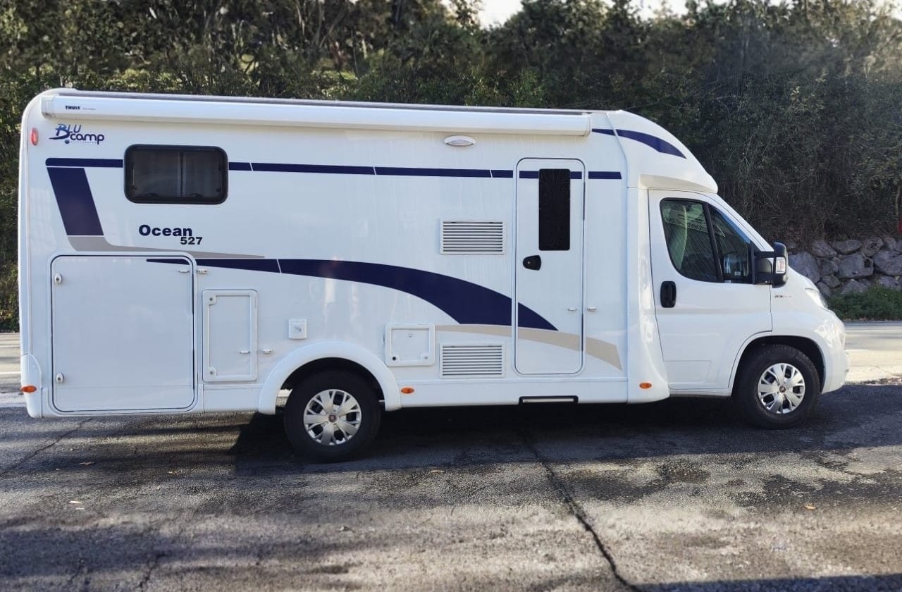 autocaravana perfilada de alquiler en guipuzcoa blucamp ocean 527 2021