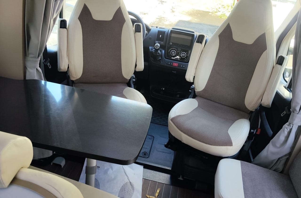 autocaravana perfilada de alquiler en guipuzcoa blucamp ocean 527 2021