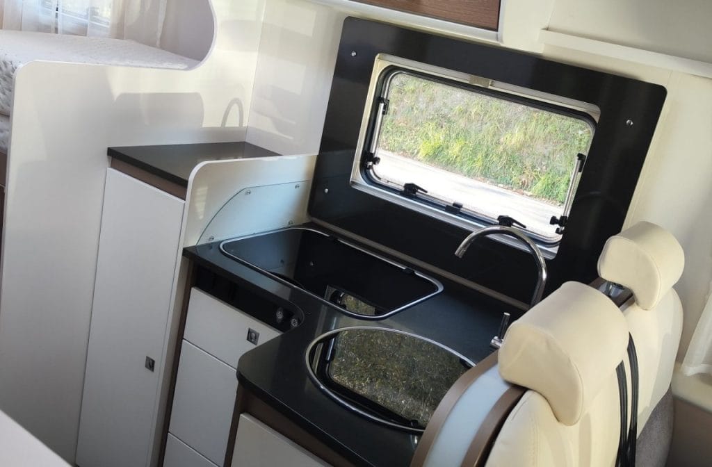 autocaravana perfilada de alquiler en guipuzcoa blucamp ocean 527 2021