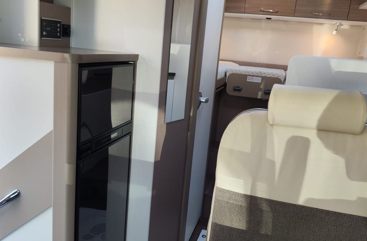 autocaravana perfilada de alquiler en guipuzcoa blucamp ocean 527 2021