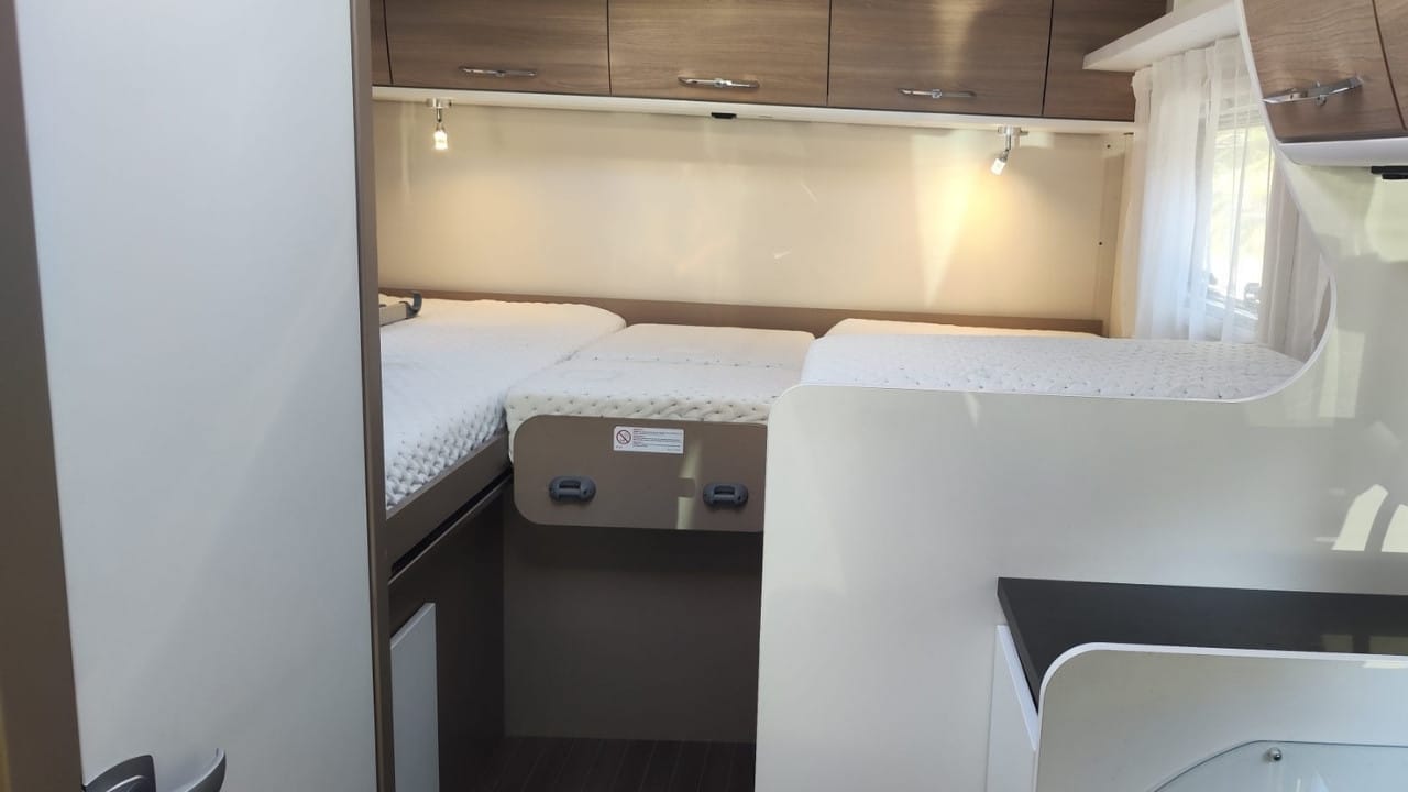 autocaravana perfilada de alquiler en guipuzcoa blucamp ocean 527 2021