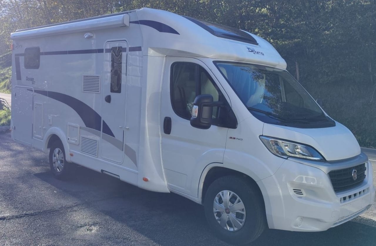 autocaravana perfilada de alquiler en guipuzcoa blucamp ocean 527 2021