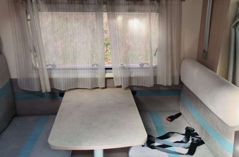 Alquiler 6 plazas Blucamp Sky 20 S en Guipúzcoa