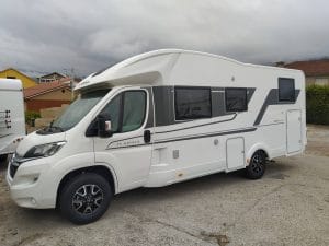Autocaravana perfilada en alquiler en Pontevedra Citroën Adria 670 SL