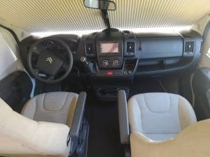 Autocaravana perfilada en alquiler en Pontevedra Citroën Adria 670 SL