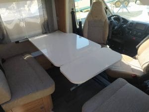 Autocaravana perfilada en alquiler en Pontevedra Citroën Adria 670 SL