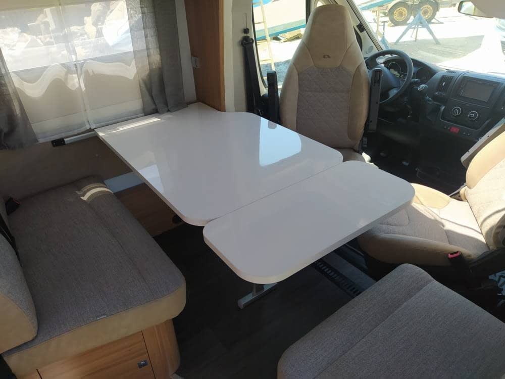 Autocaravana perfilada en alquiler en Pontevedra Citroën Adria 670 SL