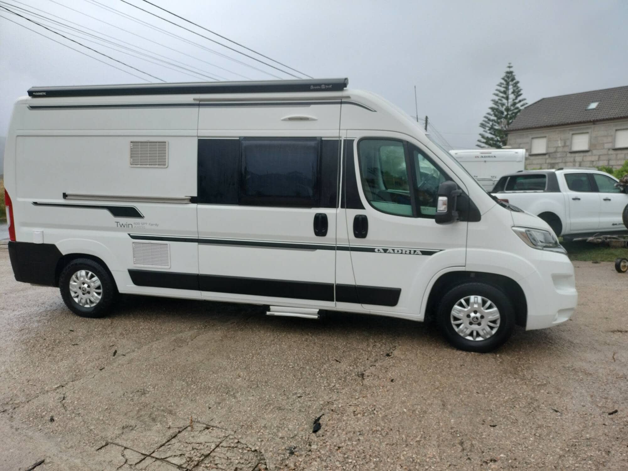 Campervan de alquiler en Pontevedra Citroën Adria Twin 600
