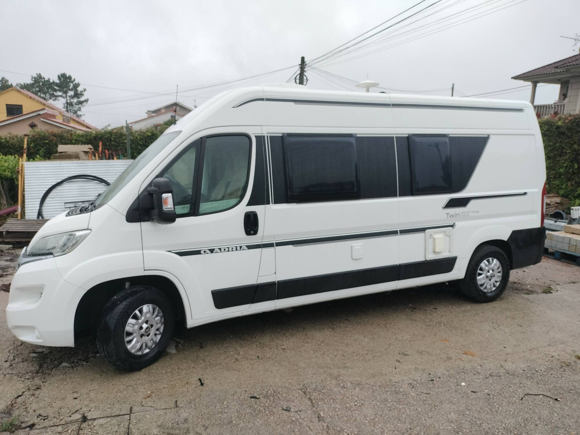 Campervan de alquiler en Pontevedra Citroën Adria Twin 600