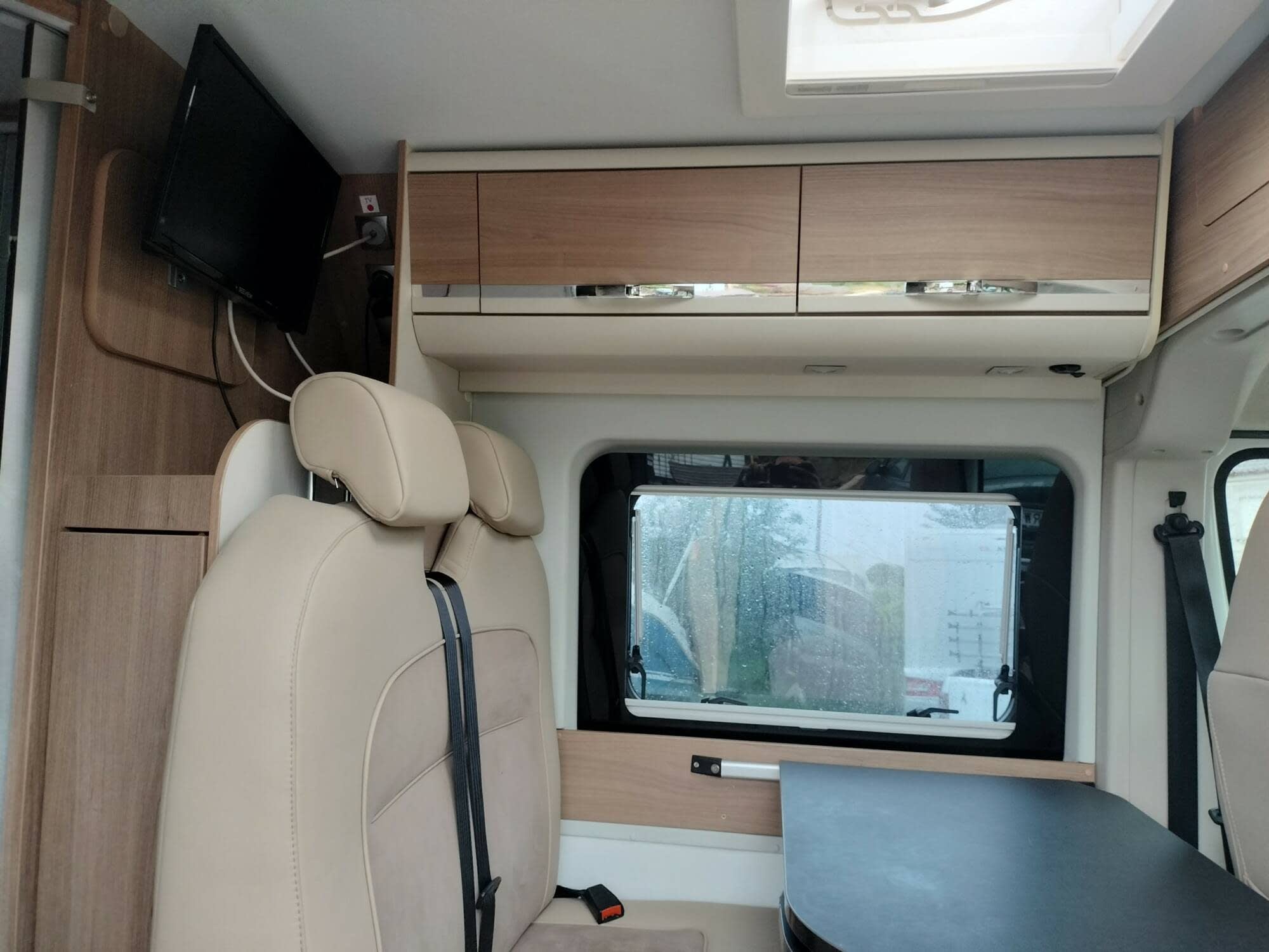 Campervan de alquiler en Pontevedra Citroën Adria Twin 600