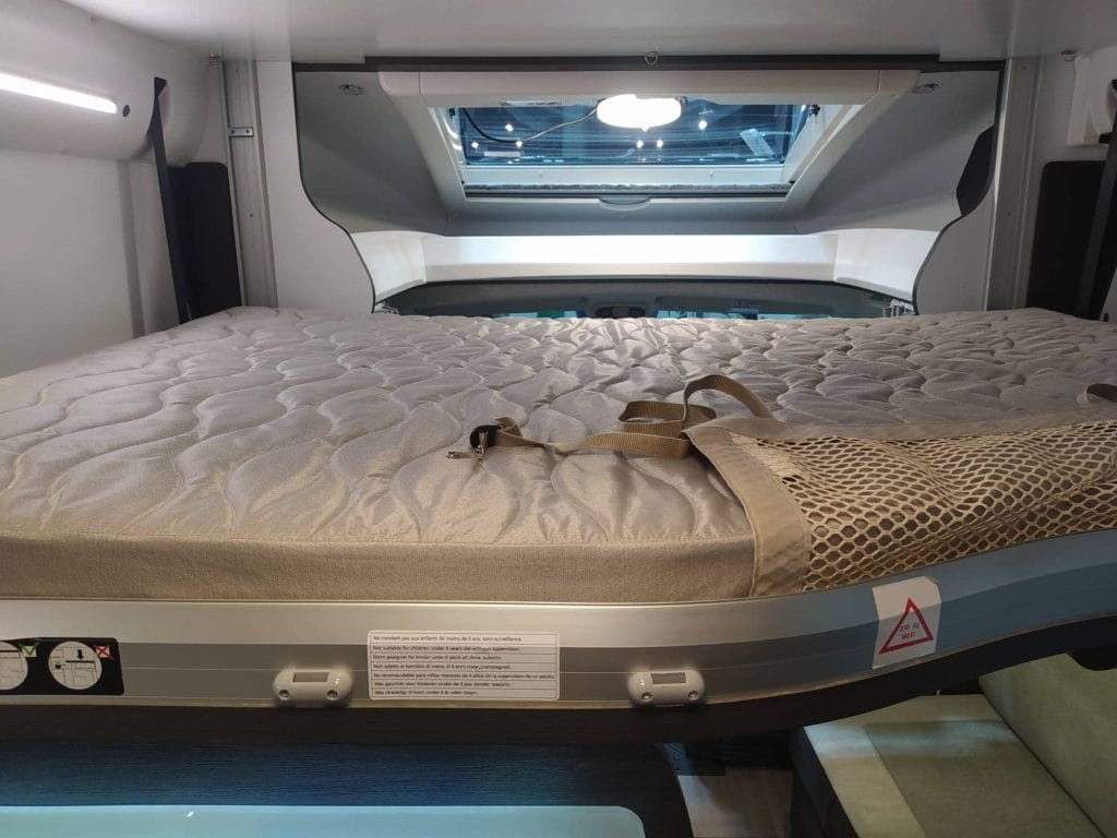 Autocaravana perfilada de alquiler en Pontevedra Fiat Benimar 242