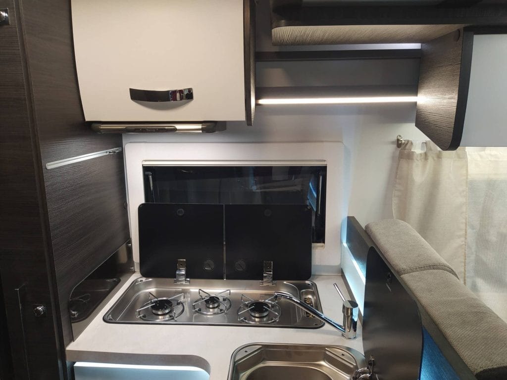 Autocaravana perfilada de alquiler en Pontevedra Fiat Benimar 242