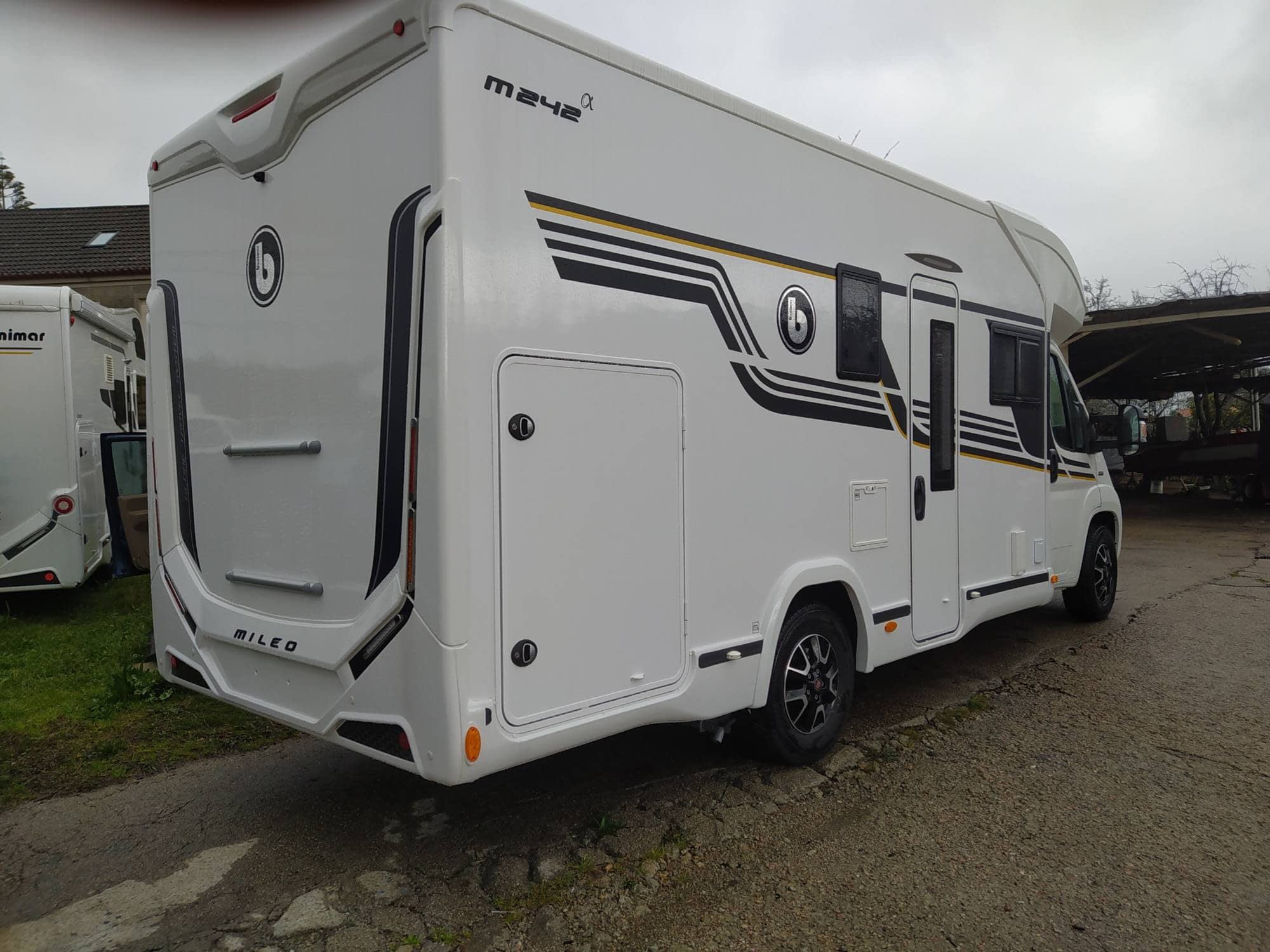Autocaravana perfilada de alquiler en Pontevedra Fiat Benimar 242