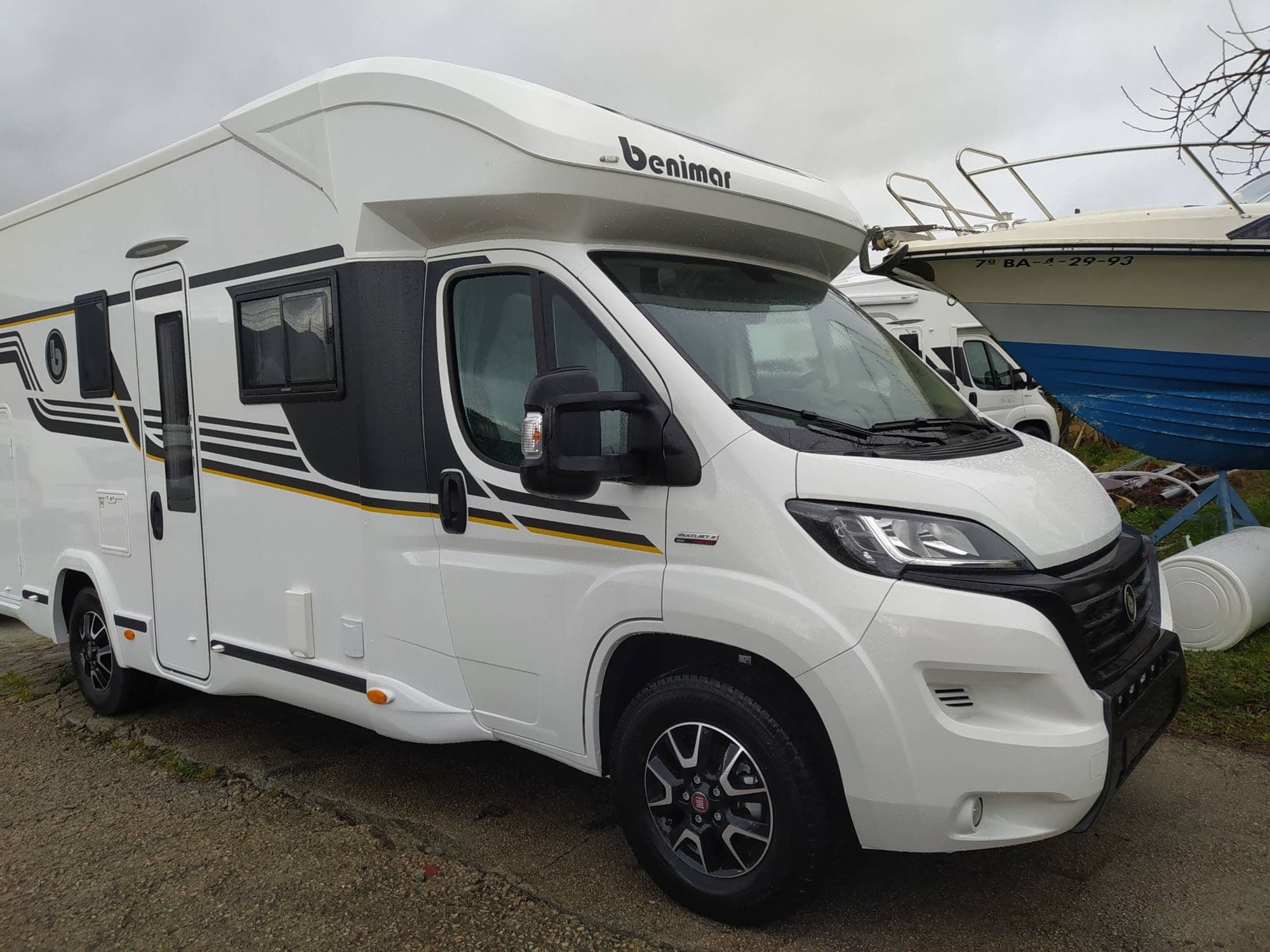 Autocaravana perfilada de alquiler en Pontevedra Fiat Benimar 242