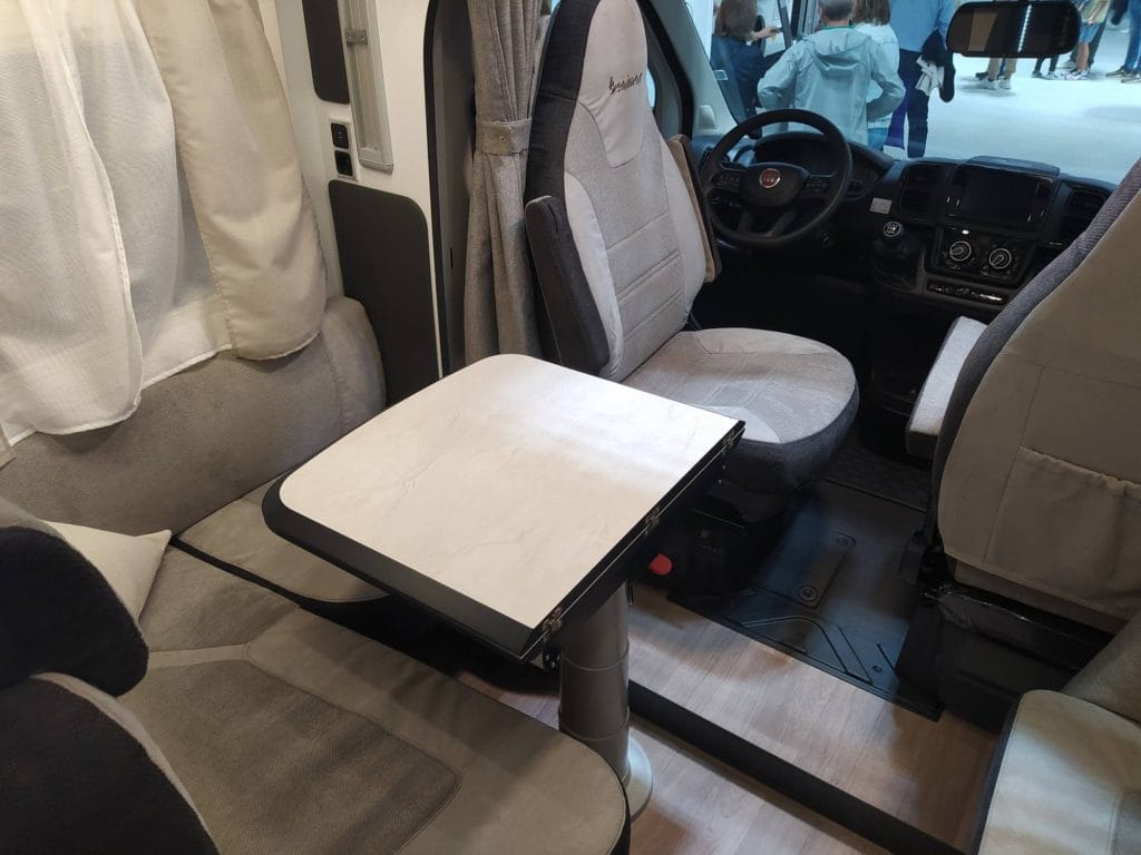 Autocaravana perfilada de alquiler en Pontevedra Fiat Benimar 242