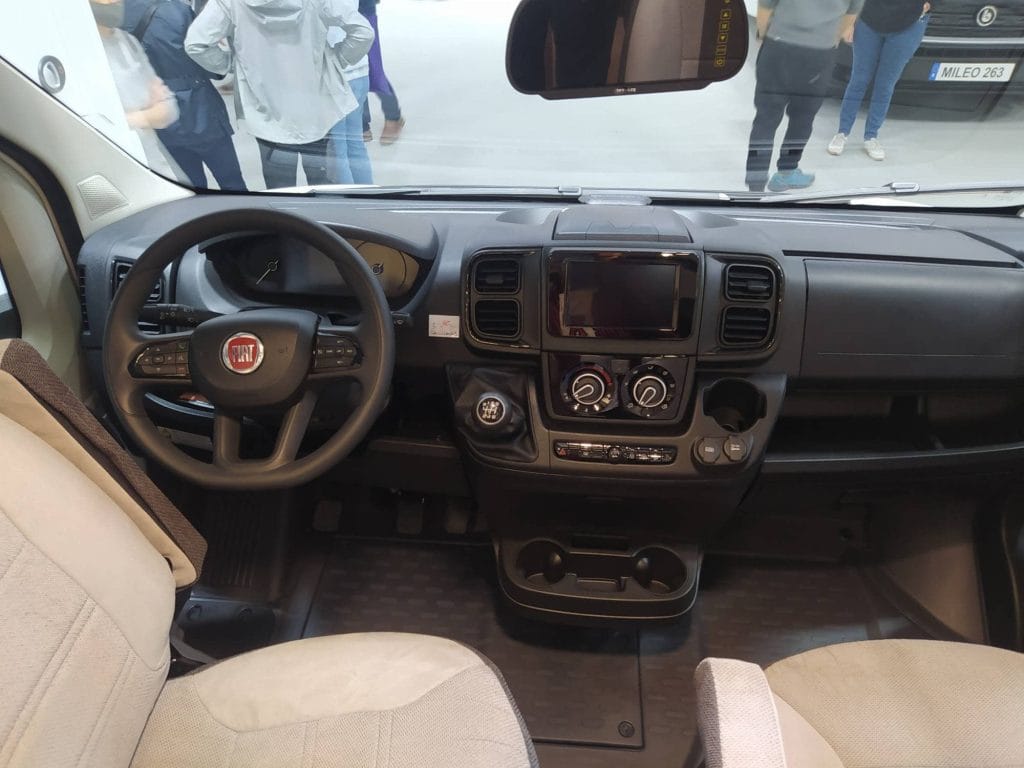 Autocaravana perfilada de alquiler en Pontevedra Fiat Benimar 242