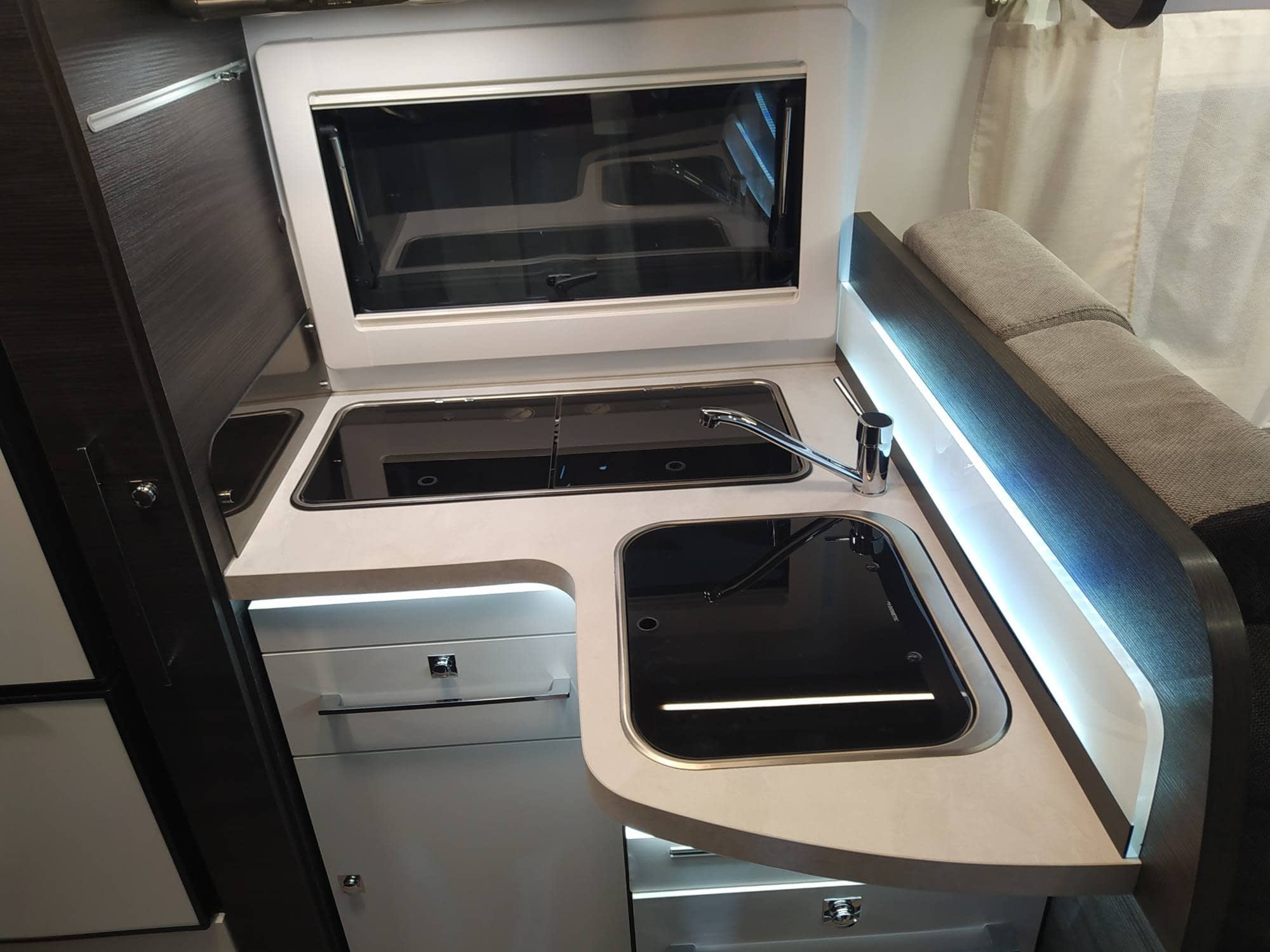 Autocaravana perfilada de alquiler en Pontevedra Fiat Benimar 242