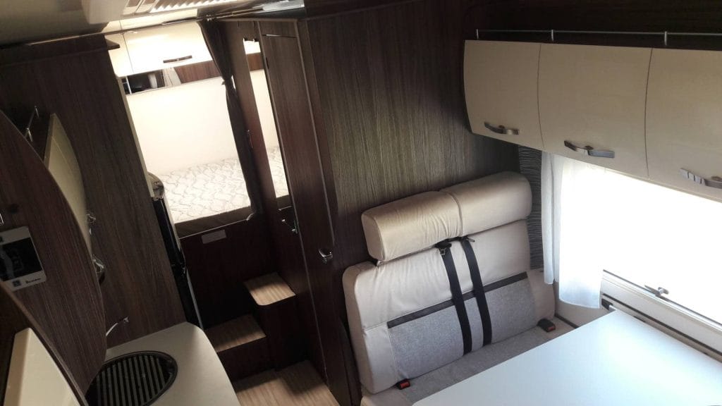 Autocaravana capuchina de alquiler en Pontevedra-Fiat Benimar Sport 346