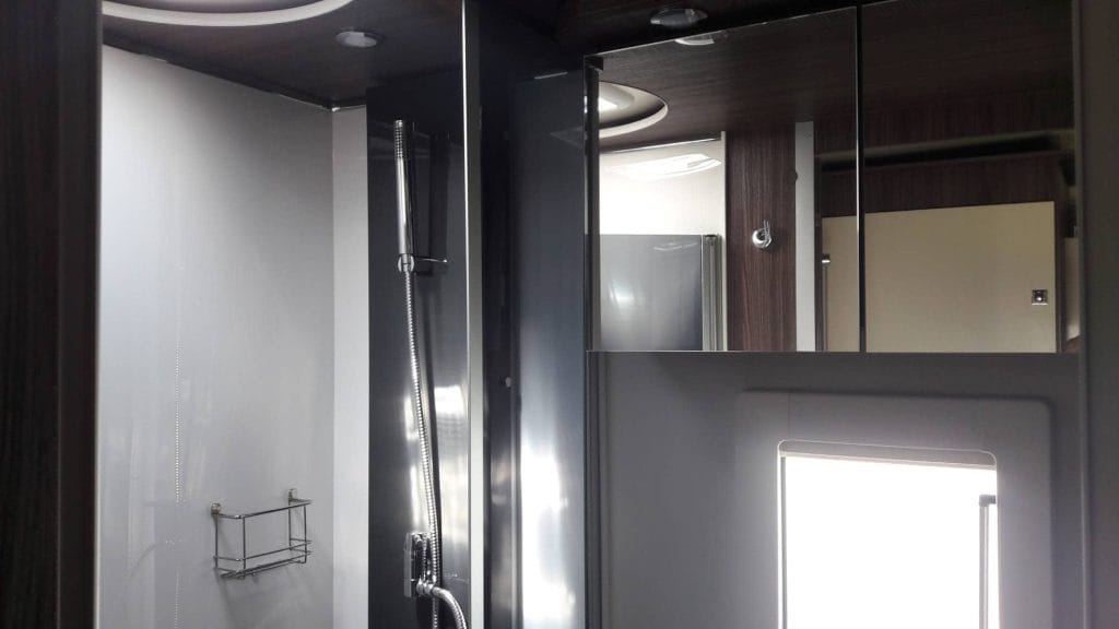 Autocaravana capuchina de alquiler en Pontevedra-Fiat Benimar Sport 346