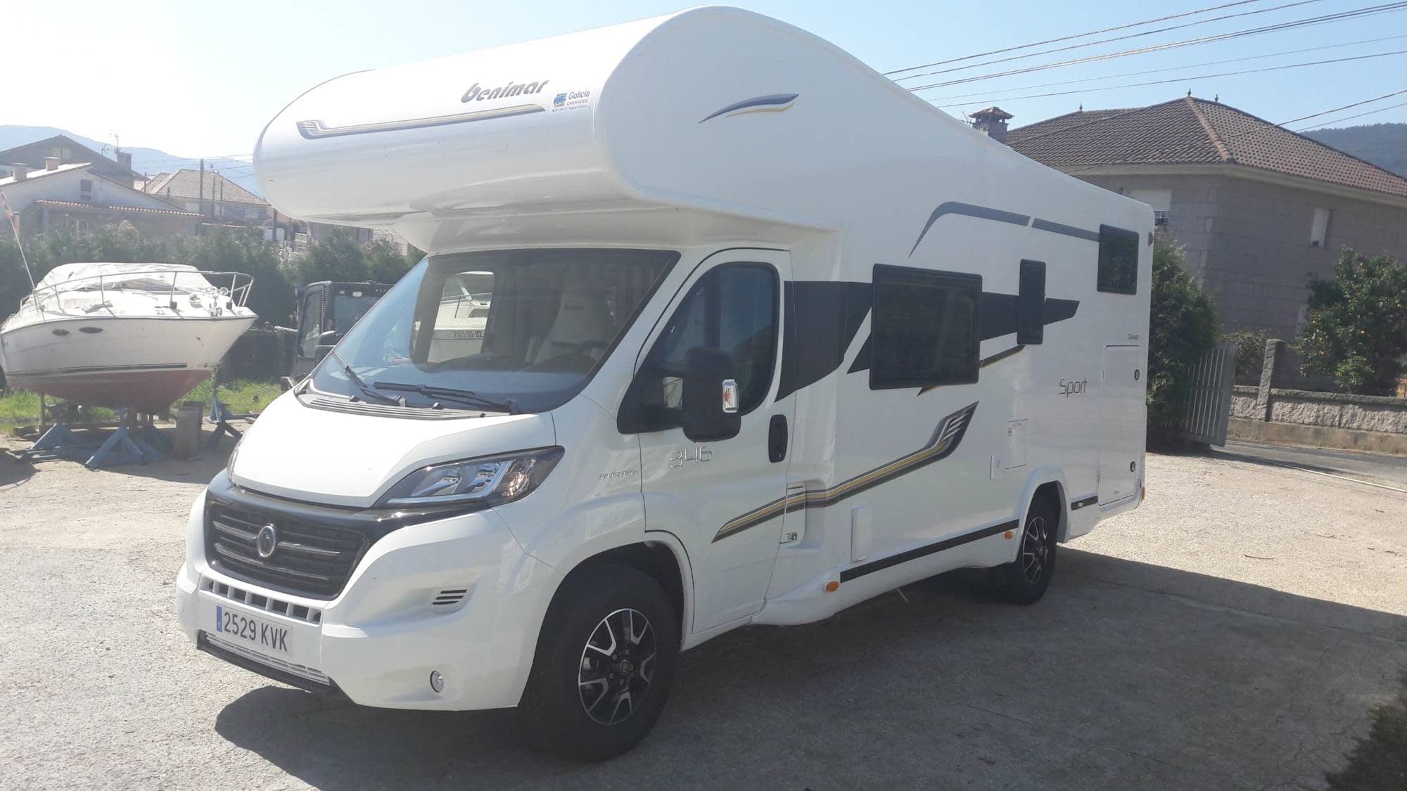 Autocaravana capuchina de alquiler en Pontevedra-Fiat Benimar Sport 346
