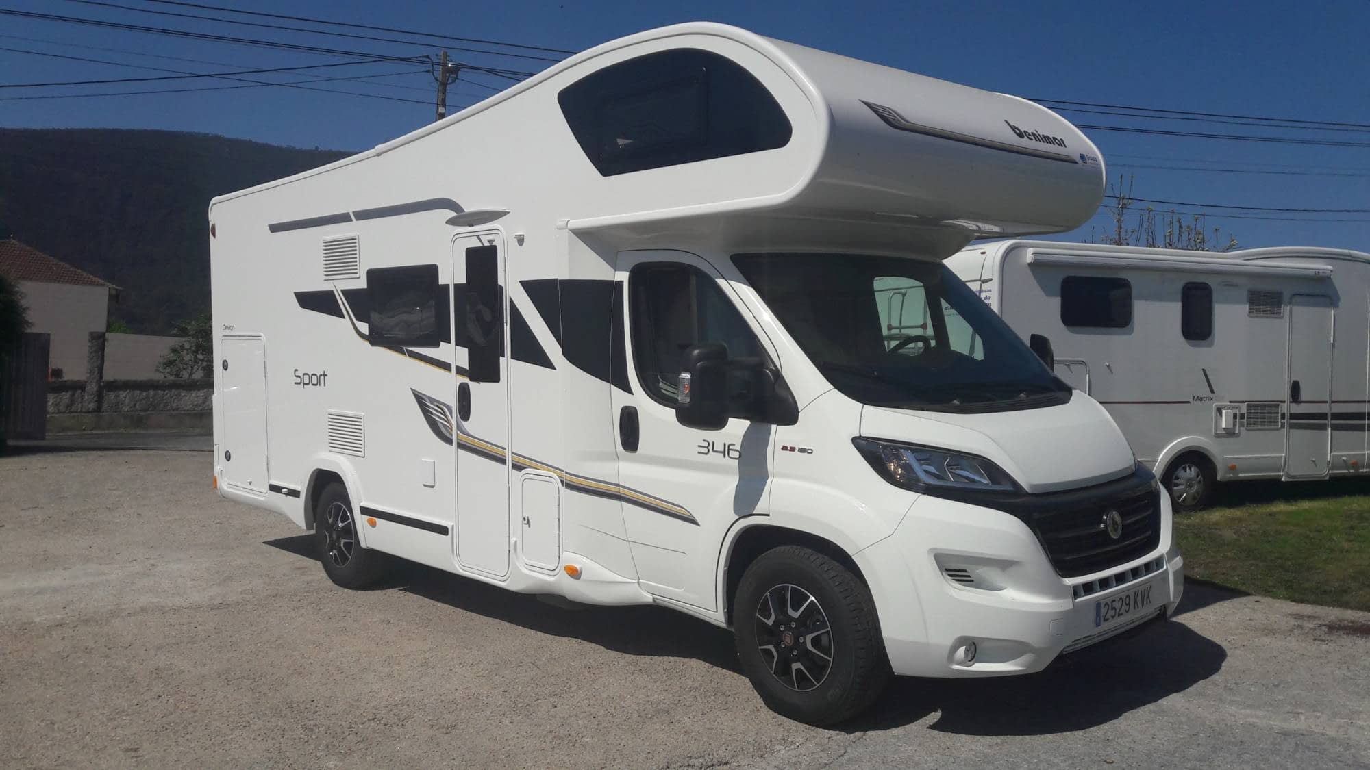 Autocaravana capuchina de alquiler en Pontevedra-Fiat Benimar Sport 346