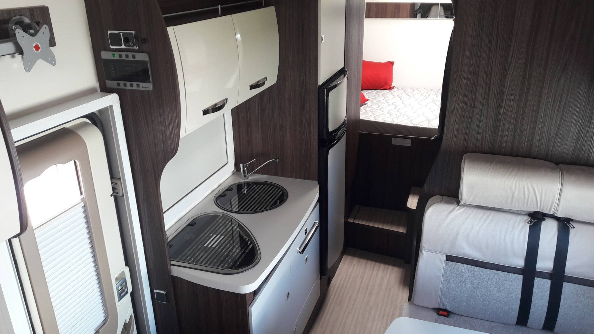 Autocaravana capuchina de alquiler en Pontevedra-Fiat Benimar Sport 346