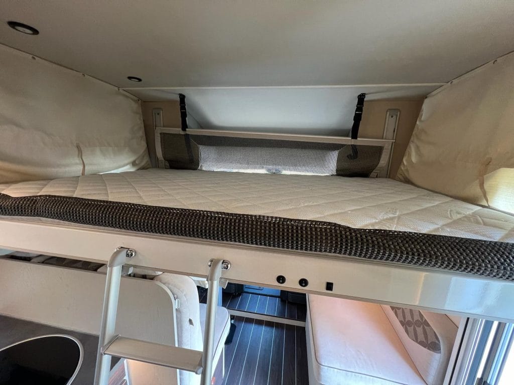 Autocaravana perfilada de alquiler en badajoz Rimor Kayak 69 Plus