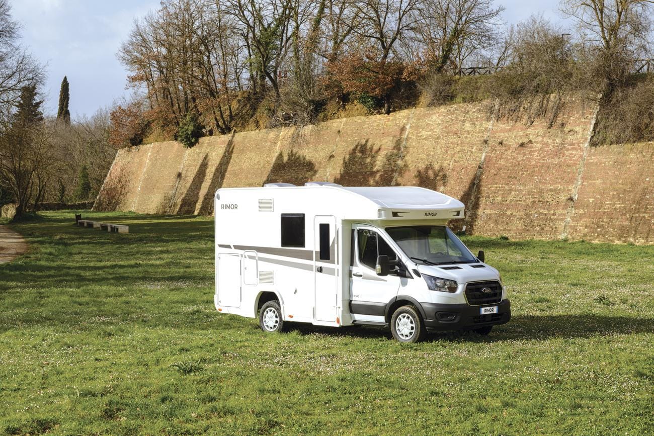 Autocaravana de alquiler perfilada en ciudad real Ford Rimor Kilig 18 plus